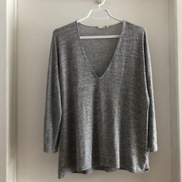 Aritzia Wilfred free long sleeve v-neck tee - Picture 1 of 6